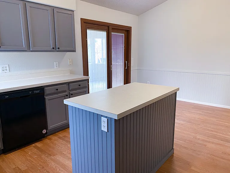 809 Marshall Dr — Photo 4