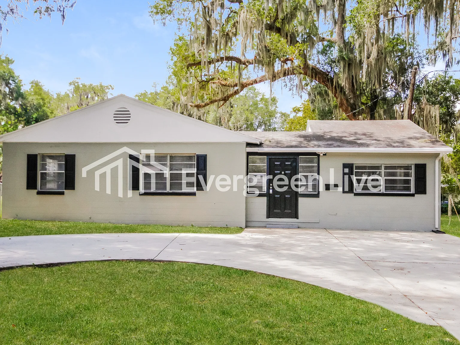 3 bed, 1.0 bath, 1290 sqft, $1,345 — Photo 1