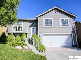 7415 N 74th St, Omaha, NE 68122