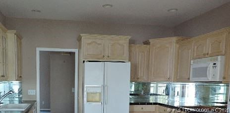 3rd image of 29 Lakeside Dr