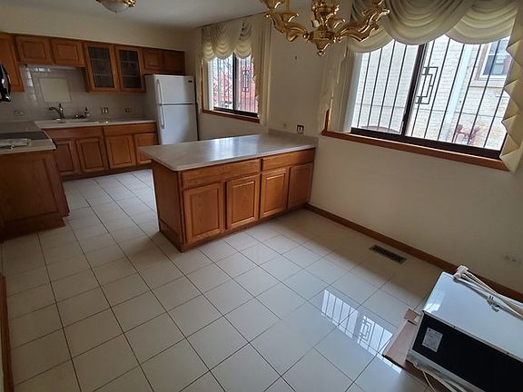 4th image of 3808 N Richmond St