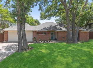 5204 Rustle Leaf Dr, Arlington, TX 76017