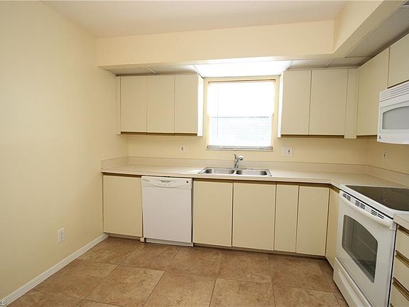 5th image of 1510 Trafalgar Ln APT C
