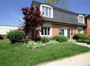 8502 Canterbury Sq W, Indianapolis, IN 46260