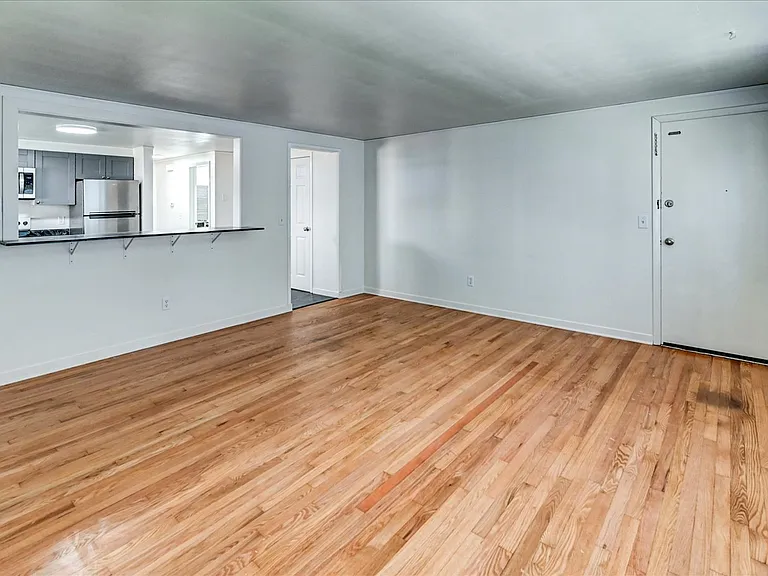 1810 Lake Point Dr #4 — Photo 3