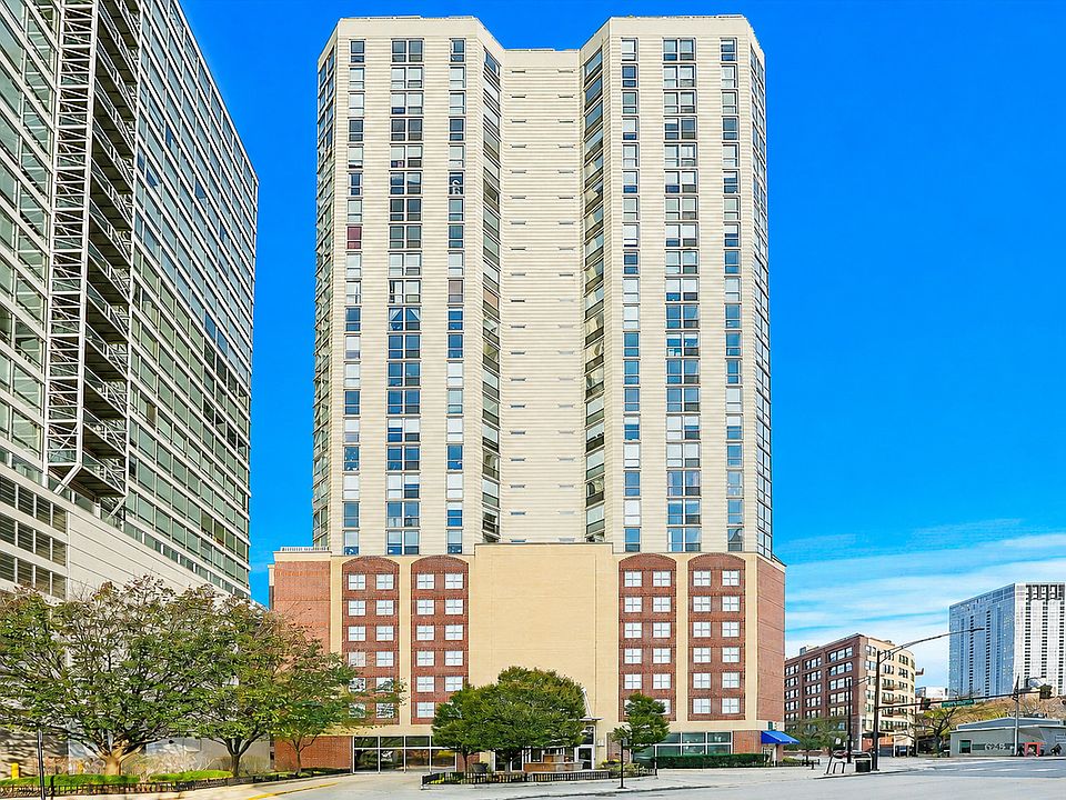 1st image of 645 N Kingsbury St APT 1207