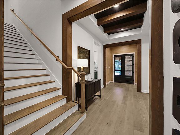 3rd image of 26747 Alderbrook Ave