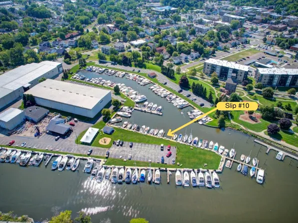 10 Wharfside, Grand Haven, MI 49417