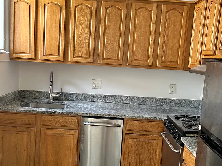 344 S 4th St #3R — Photo 6
