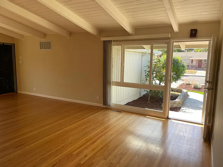 735 Garner Ct — Photo 2