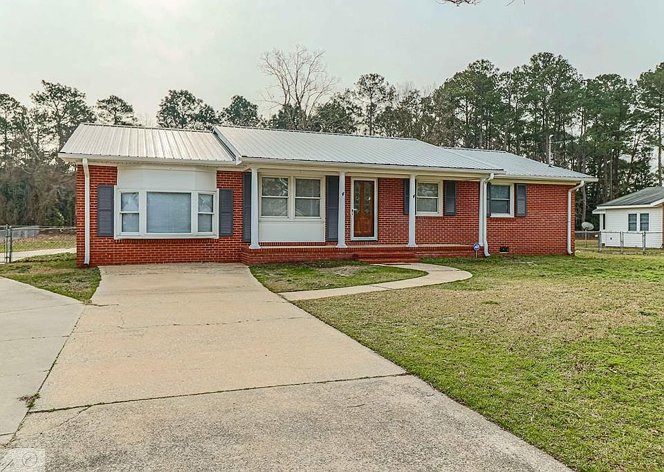 1st image of 147 Oak Circle Dr