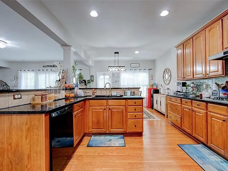 380 Simonton Crest Dr — Photo 8