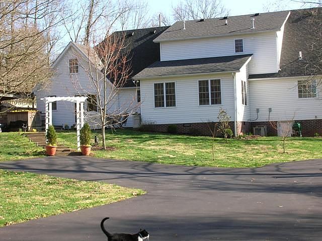 2nd image of 2400 Porter Pike Rd