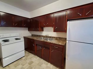 1105 Melrose Dr, Cedar Falls, IA 50613