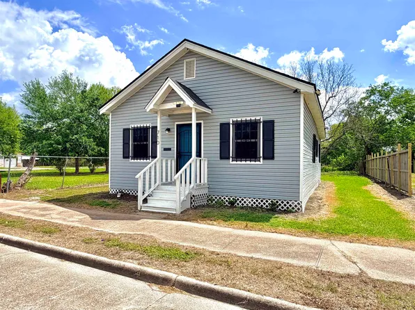 710 14th St W, Pt Arthur, TX 77640