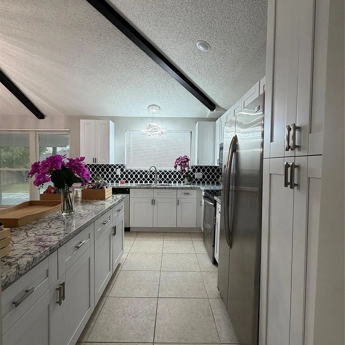 3 bed, 2.0 bath, 1330 sqft, $2,100 — Photo 4