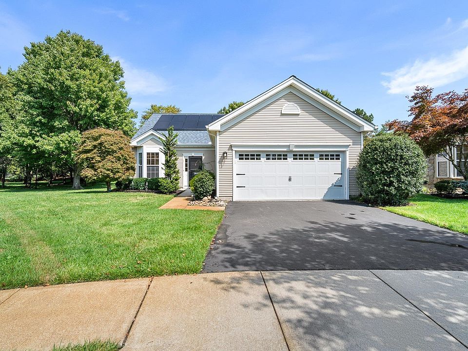 1st image of 571 Carlisle Ln