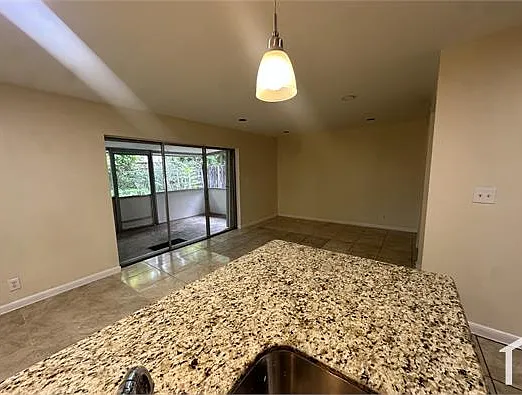 3 bed, 1428 sqft, $2,800 — Photo 2