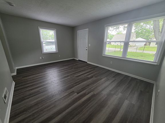 4th image of 3028 Woodland Ave