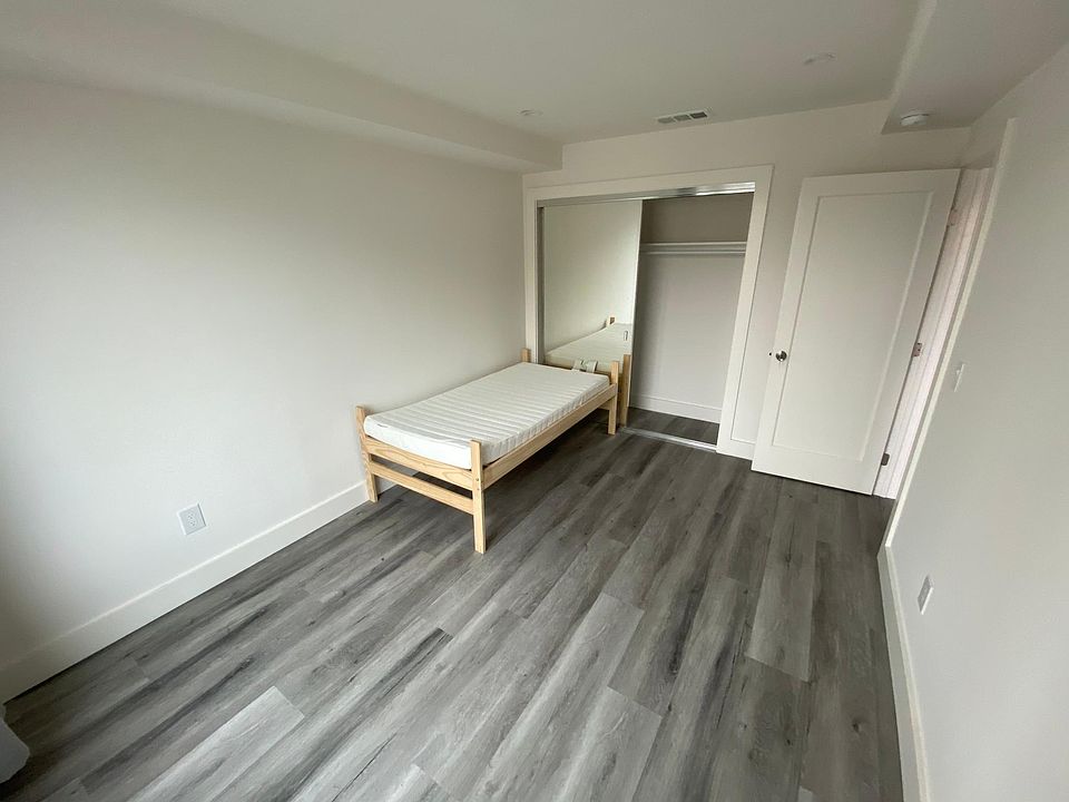 2nd image of 212 Silliman St #212