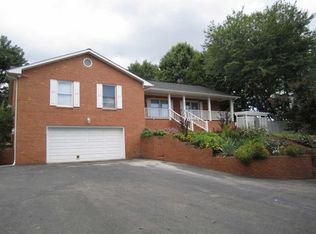 1656 Woodshill Ln, Salem, VA 24153