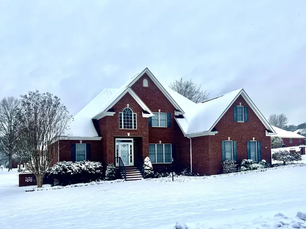 240 Wellsbrook Cir, Fayetteville, TN 37334