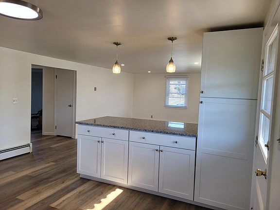 Kitchen and Breakfast Bar
