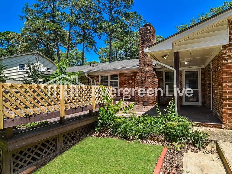 1345 Pine Ridge Rd — Photo 1