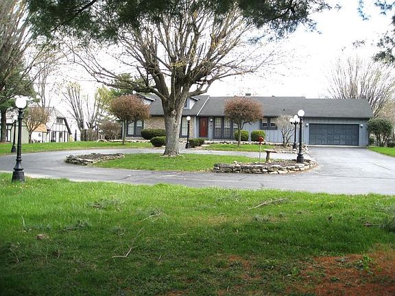 2nd image of 914 S Fairway Dr