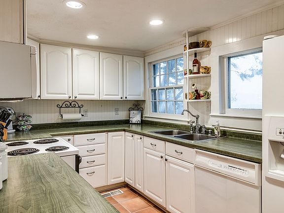 5th image of 725 Whitson Ave