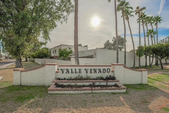 2616 W Joan De Arc Ave — Photo 8