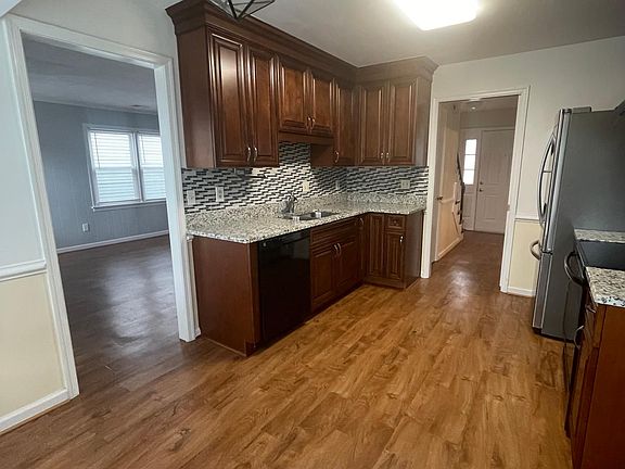 2nd image of 1009 Brockway Ct