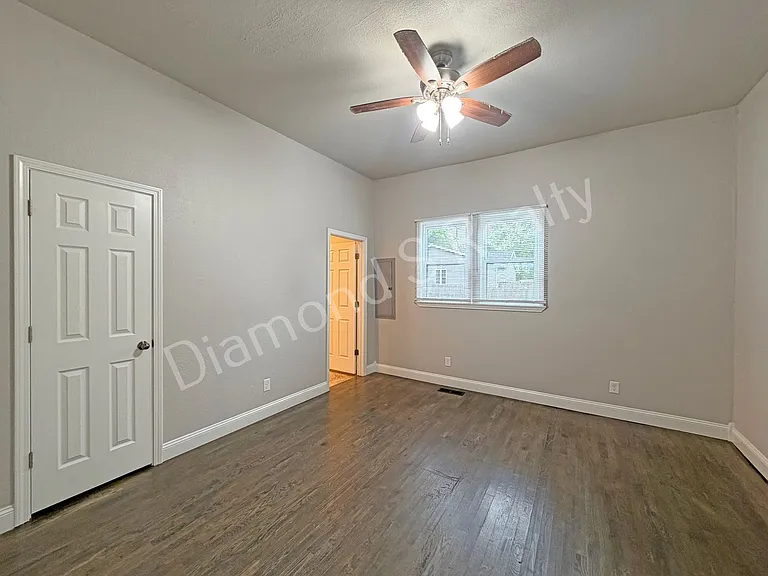 916 N Pickwick Ave — Photo 17