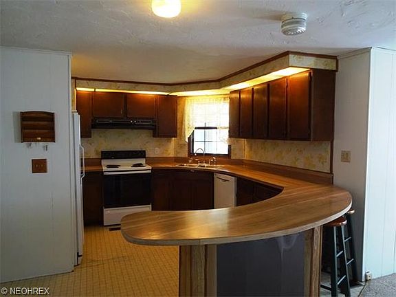 2nd image of 7 Kimberly Ln