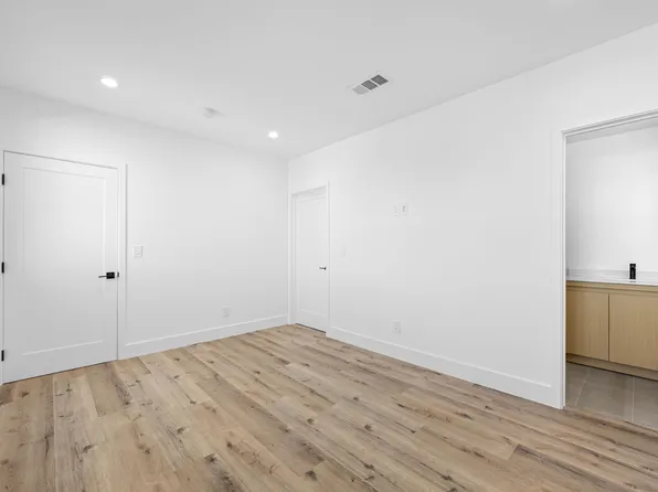 14523 1/2 Weddington St, Van Nuys, CA 91411