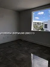 10125 NW 75th Ter — Photo 3