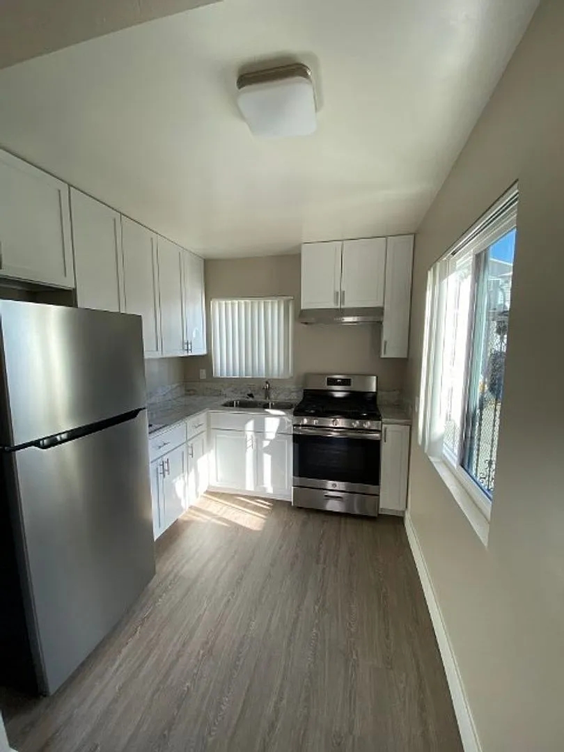 Beautifully Remodeled Studio Apartment in San Diego — Photo 1
