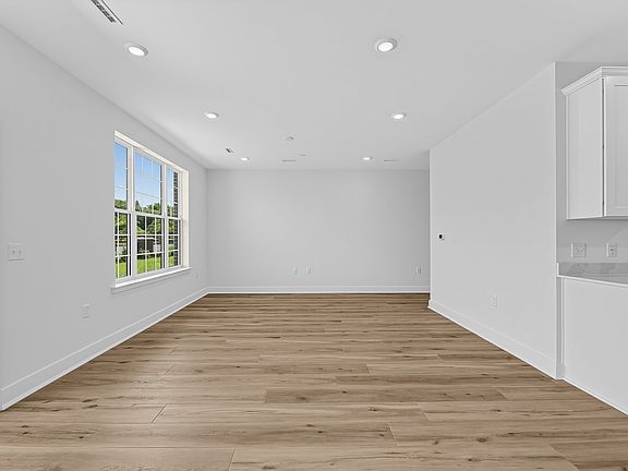 Preston Pointe Chadwick Dining 1of2 F1