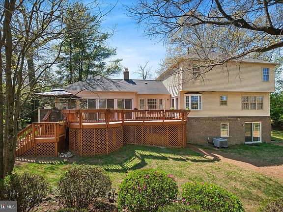 2nd image of 5 Canfield Ct