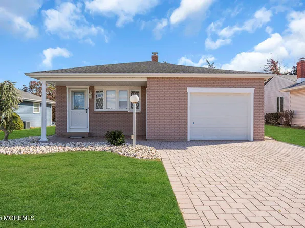 32 Harrington Drive S, Toms River, NJ 08757