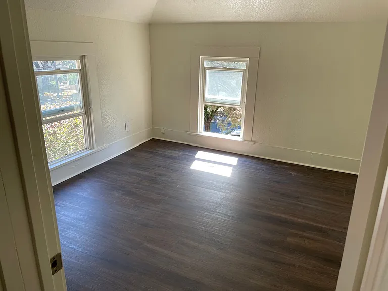 446 Lewis St — Photo 7