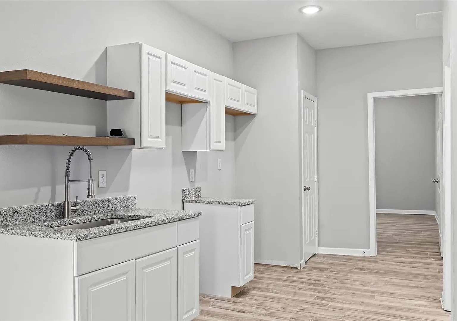 Room in 2 Bedroom Home in Fort Worth — Photo 4