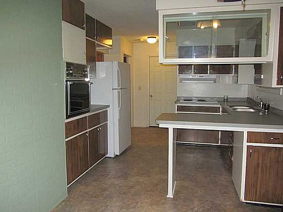 4th image of 15136 Pinehurst Dr