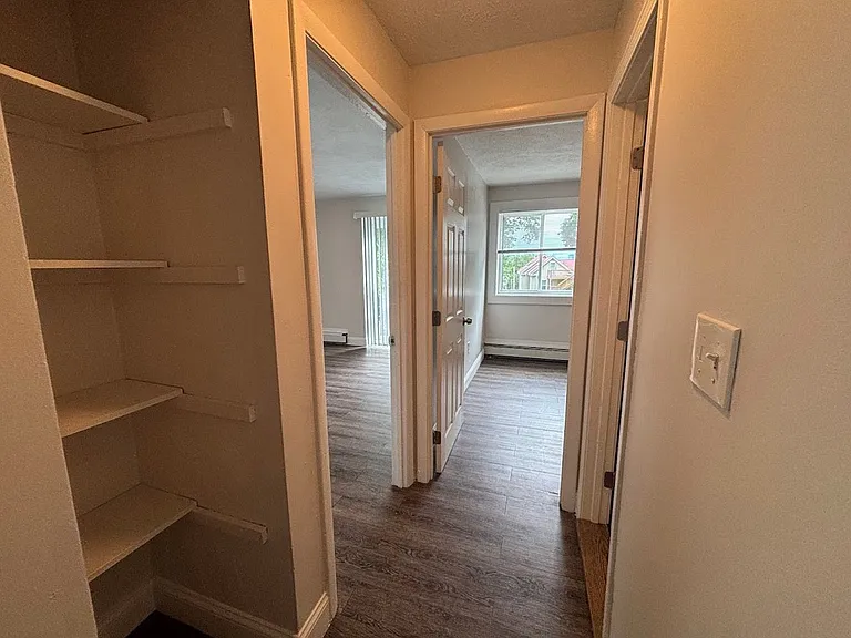 Harvard Street Apartments — Photo 18