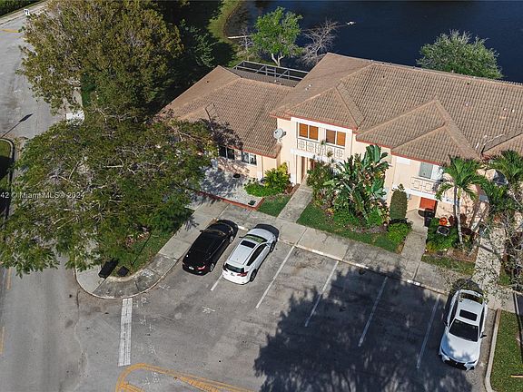 2nd image of 705 NW 208th Cir
