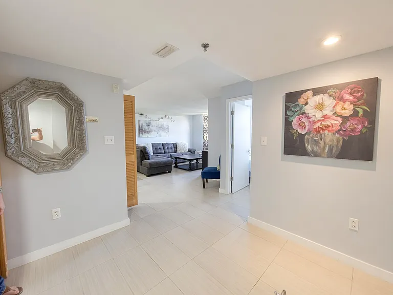 701 S Madison Ave #316 — Photo 3