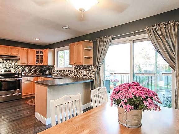 2nd image of 325 Bettie Ln