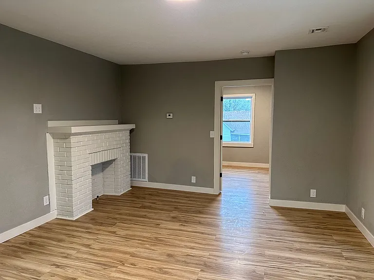 125-127 S Connor Ave — Photo 13