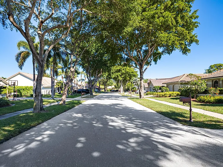 4720 NW 28th Ave — Photo 5