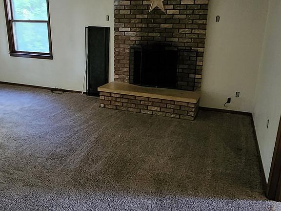 4th image of 1817 Mandalay Dr